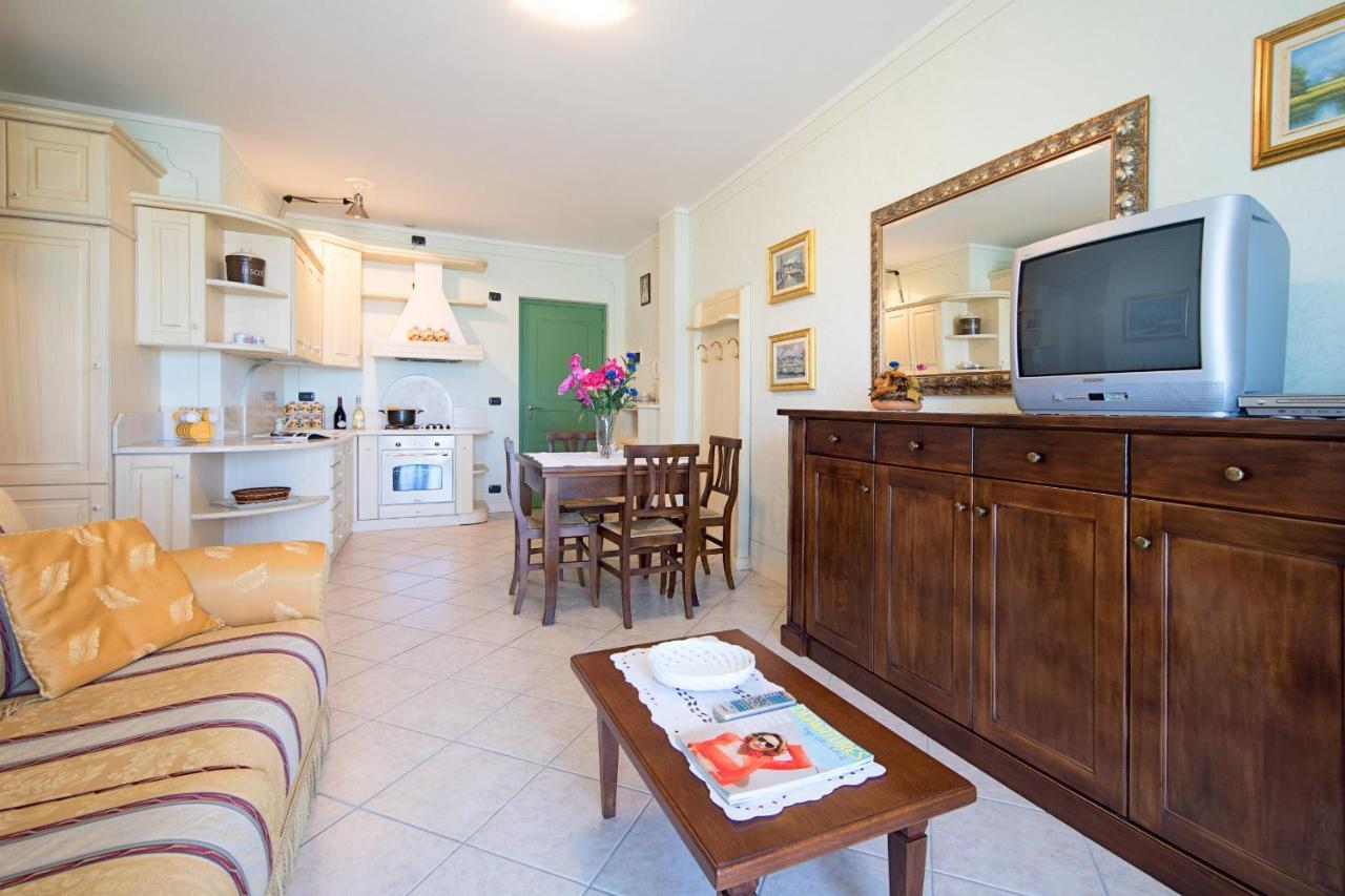 I Mosaici Apartments By Wonderful Italy Sirmione Ngoại thất bức ảnh